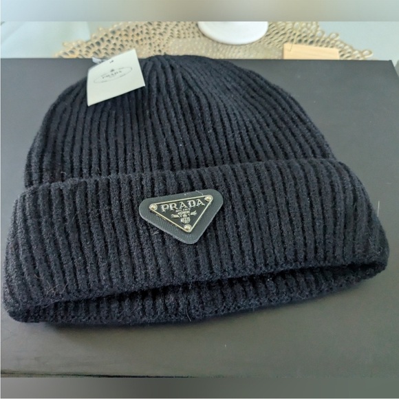 Prada - Picture 2 of 6